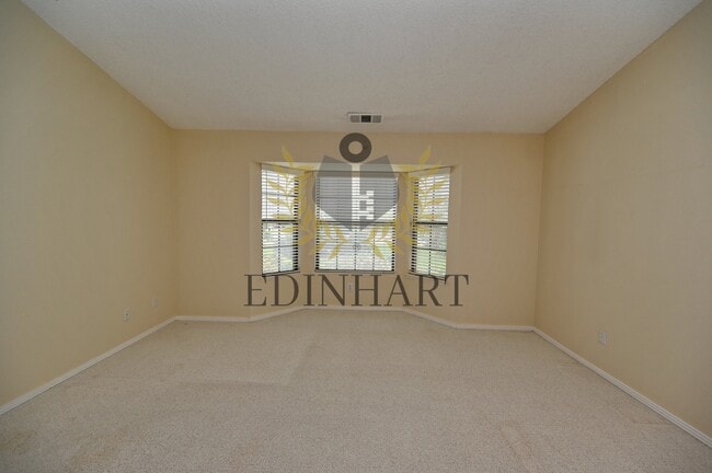 Building Photo - 6447 N Vagedes Ave