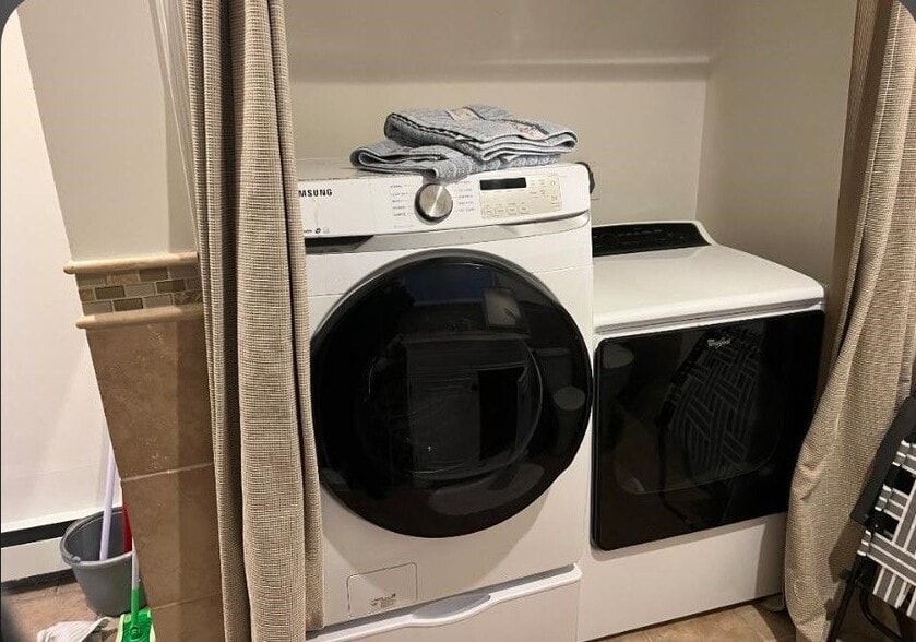 Building Photo - 19 Shamrock Ln