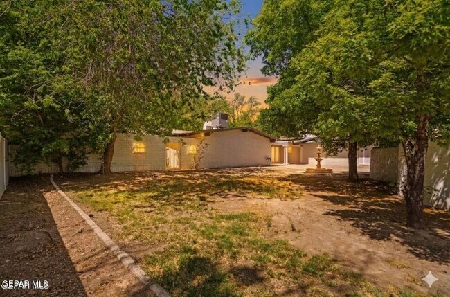 Building Photo - 5233 White Oak Dr