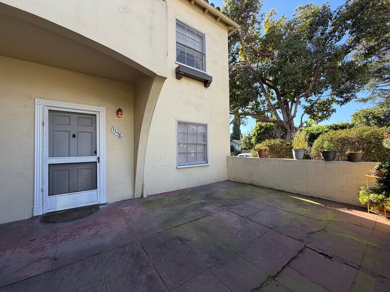 Building Photo - 1156 E Orange Grove Blvd