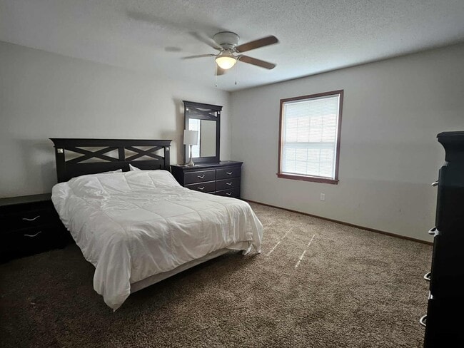 Building Photo - 201 Country Villa Ln