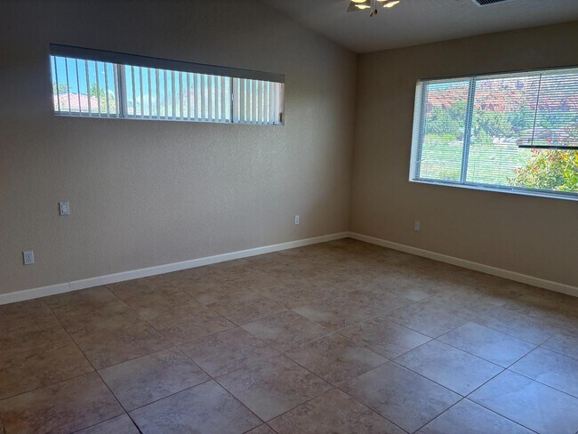 Building Photo - 60 Tilley Ln
