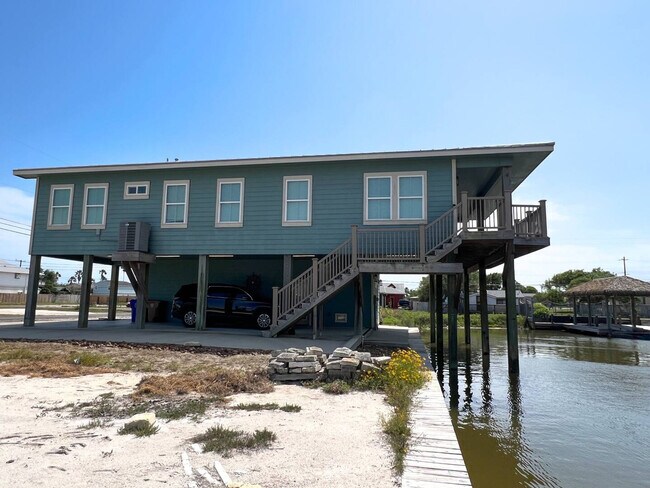 Building Photo - 4037 Summit Dr