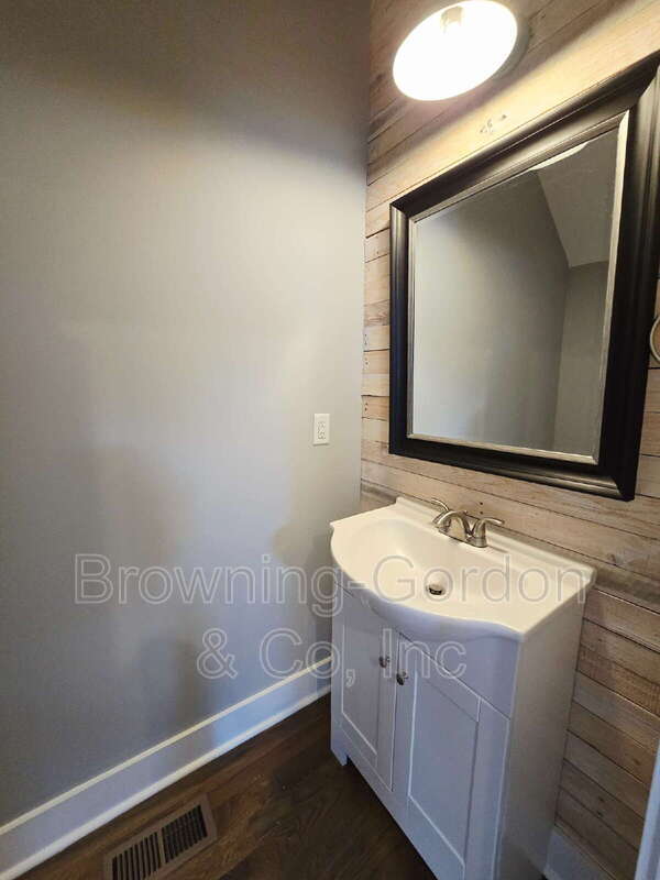 Building Photo - 668 A James Avenue