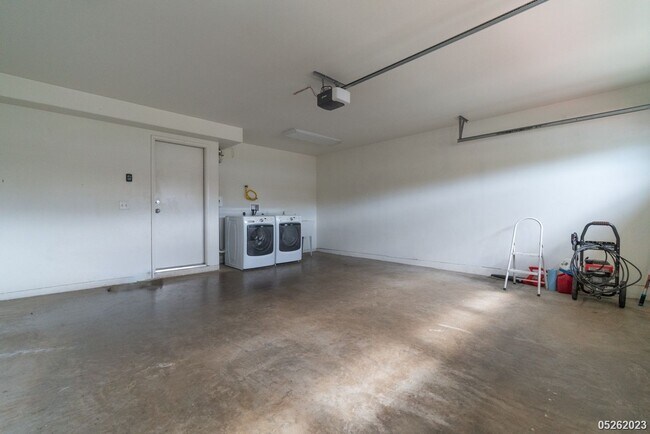 Building Photo - 4 Bed 2.5 Bath in Hoonani