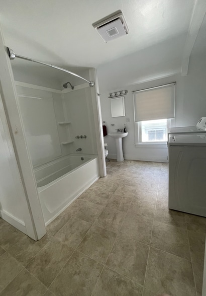 Bathroom - 50 Douglass St