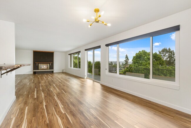 Building Photo - Newly Renovated 2BR/2BA Home with Private Balcony in Seattle