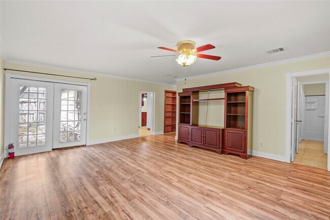 Building Photo - 8565 Ridgepoint Dr