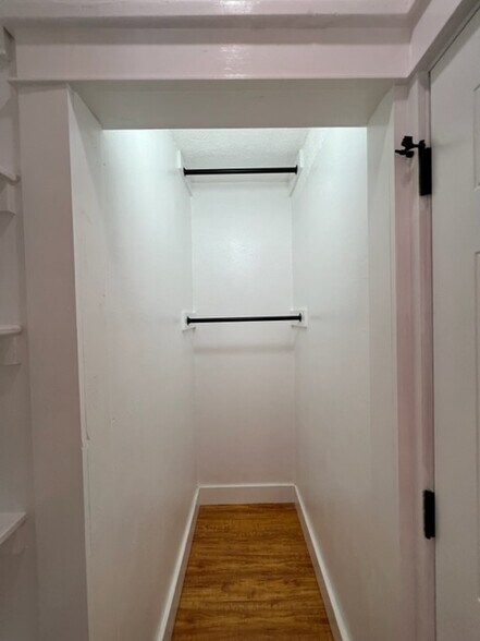 2nd br closet - 1426 E Florida St