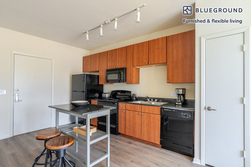 Building Photo - 3001 Esperanza Crossing