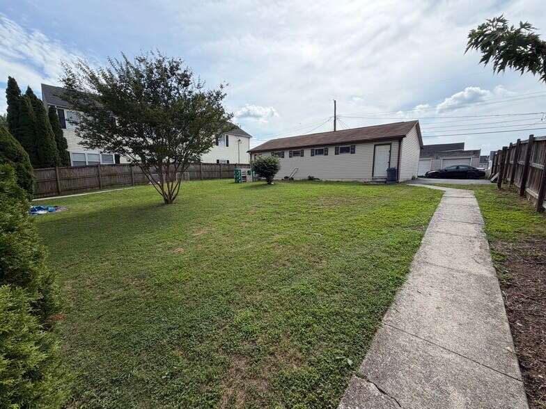 View of backyard from house - 917 Rose Hill Ave