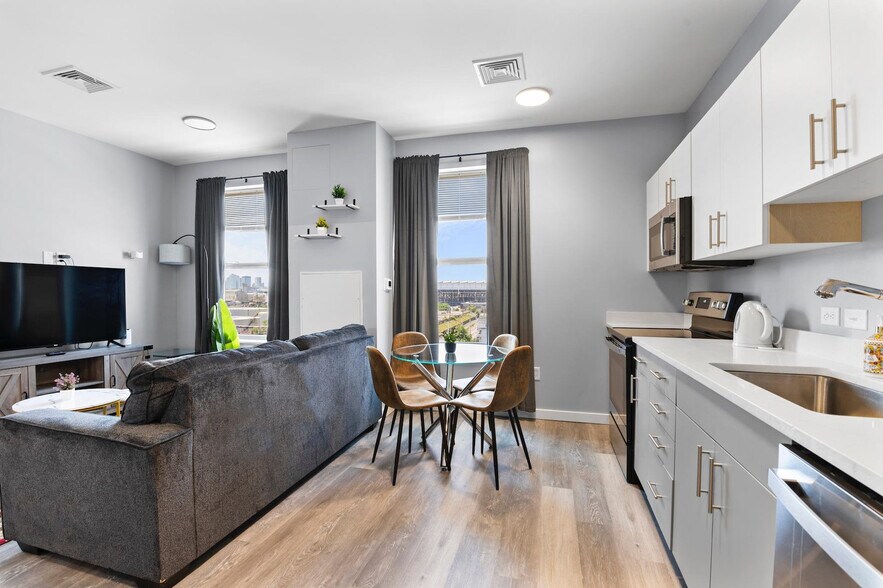 Building Photo - 95 Broadway-SI ID1240355P