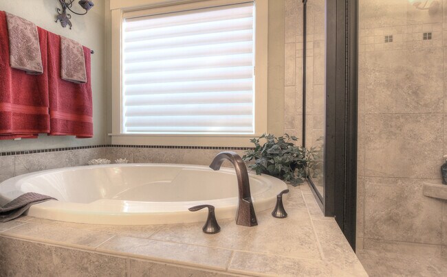 Building Photo - 1262 E Lone Shore Dr