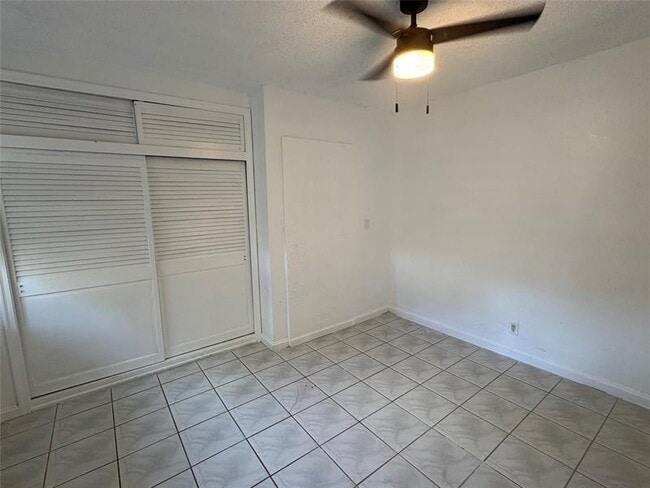 Building Photo - 9200 NW 38th Dr