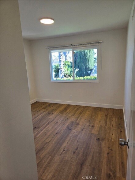 Building Photo - 6787 Emerson Dr