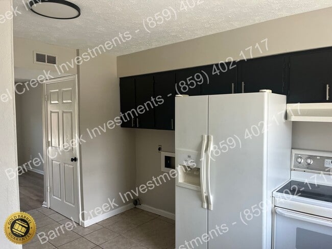 Building Photo - 2-Bed 1.5-Bath Townhome