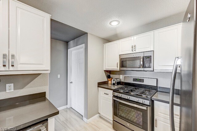 Building Photo - 2050 W Warm Springs Rd