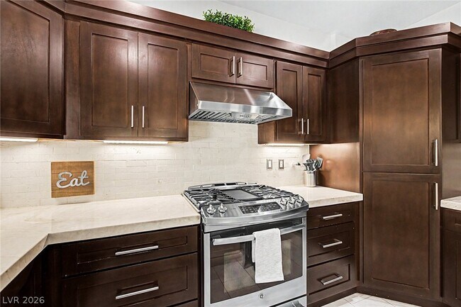 Building Photo - 2025 Shining Feather Ln