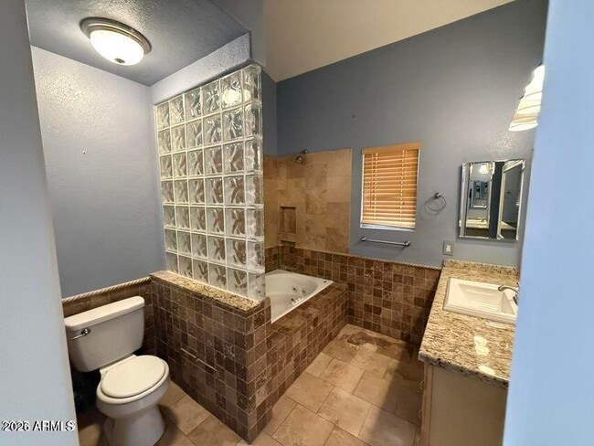 Building Photo - 3518 W Charlotte Dr