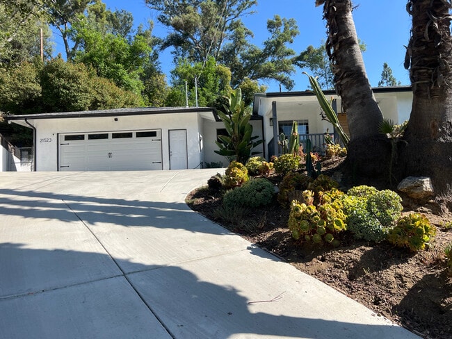 Building Photo - 21523 Dumetz Rd