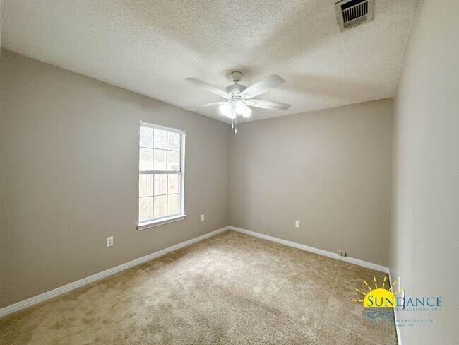 Building Photo - Charming 3-Bedroom Home in Forest Oaks!