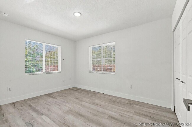 Building Photo - 4952 NW 21st Ave