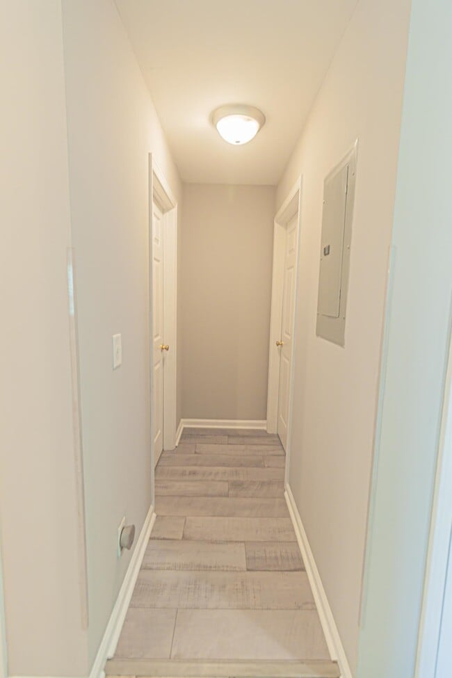 Building Photo - 4850 Meadowsweet Dr