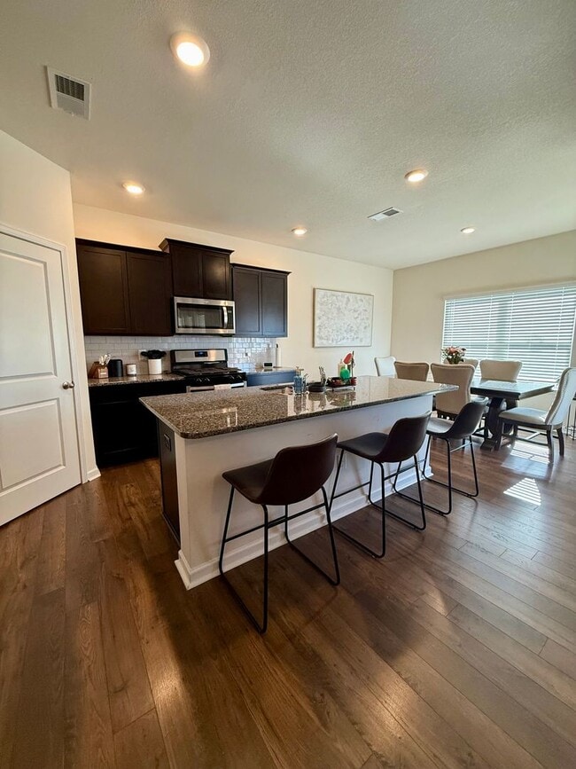 Building Photo - 215 Wanderlust Ct