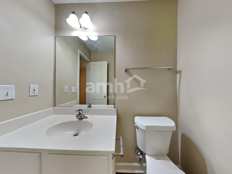 Building Photo - 401 Tar Heel Ln