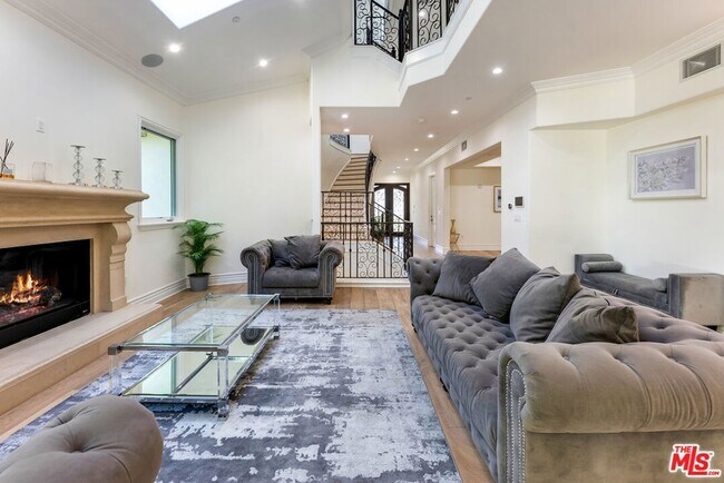 Building Photo - 391 S Saltair Ave