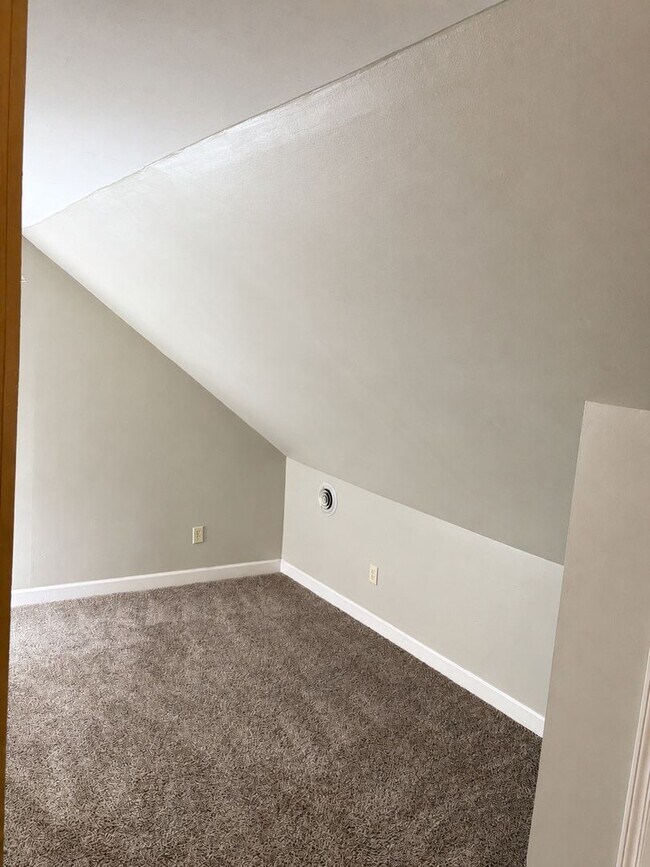 Building Photo - 732 Golfview Dr
