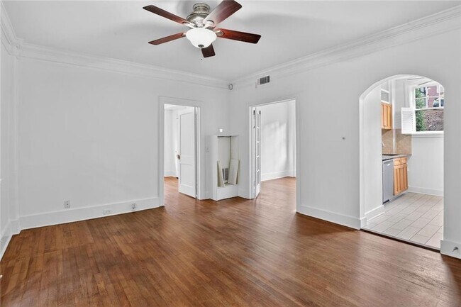 Building Photo - 677 Somerset Terrace NE