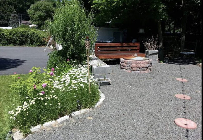 Fire pit by the creek - 40 Oak St