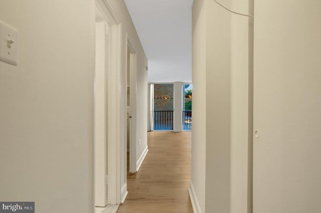 Building Photo - 4600 S Four Mile Run Dr