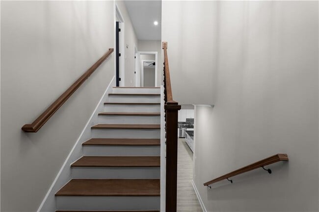 Building Photo - 1331 Diamond Ave SE