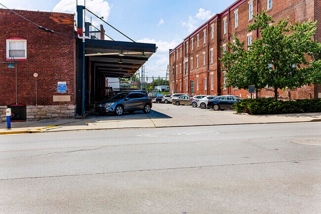 Building Photo - 585 S Upper St