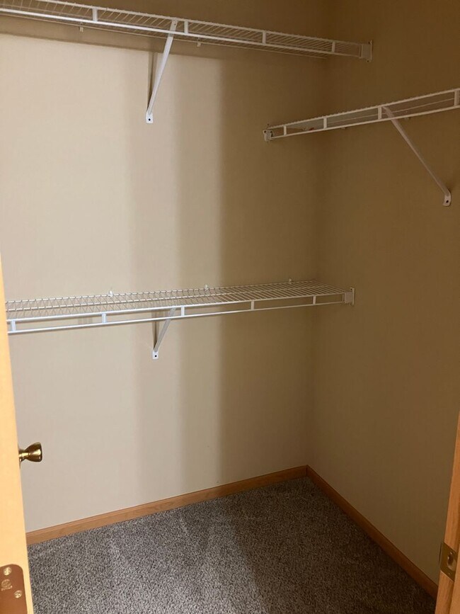 Building Photo - 1046 Laurel Tree Ct