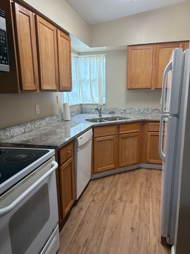 Building Photo - Cute Remodeled Deltona Beauty Call Sheila ...