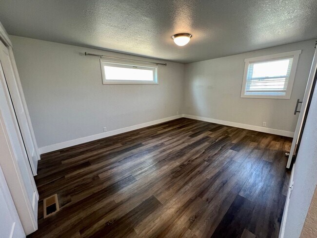 Building Photo - Fully Remodeled 4 Bed 3 Bath Home in the C...