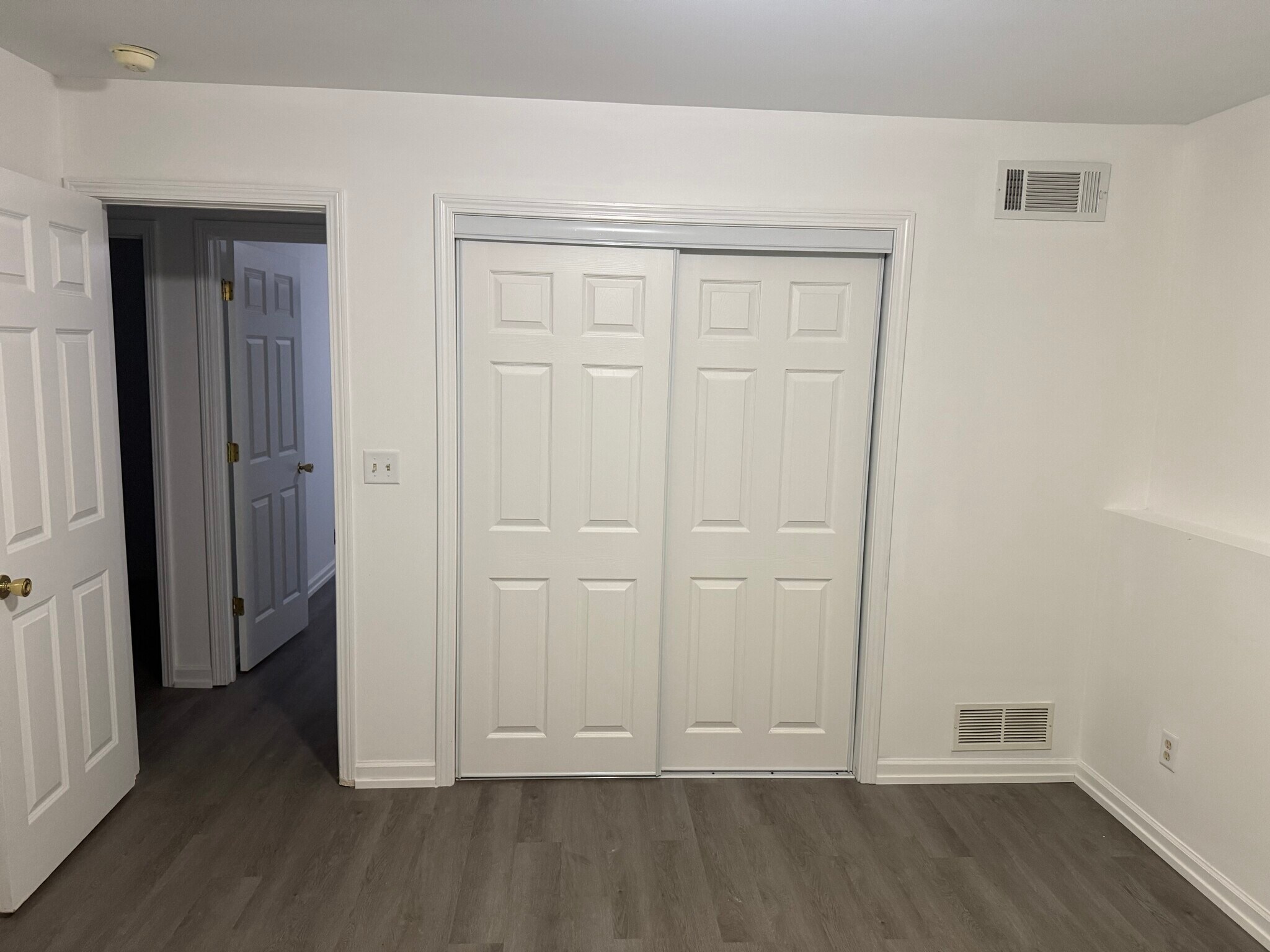 Building Photo - 122 Jeffrey St