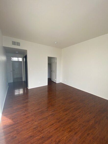 Building Photo - 4343 Whitsett Ave