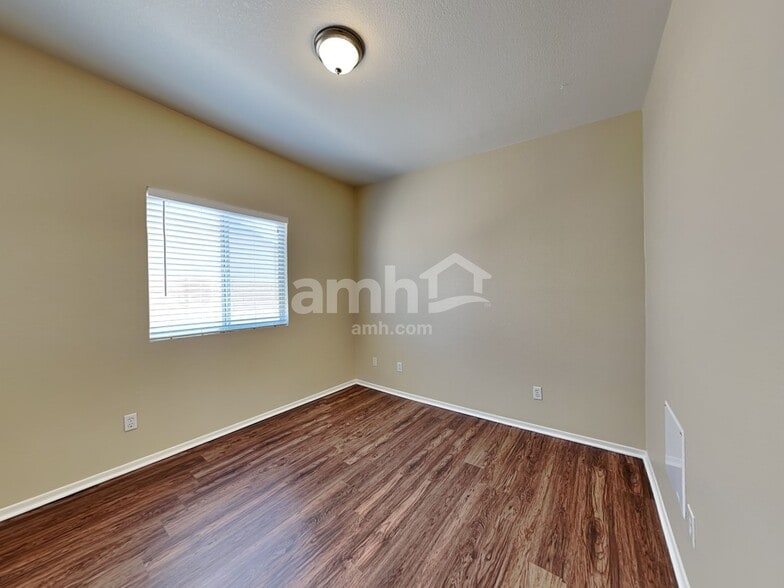 Building Photo - 14551 W Marcus Dr