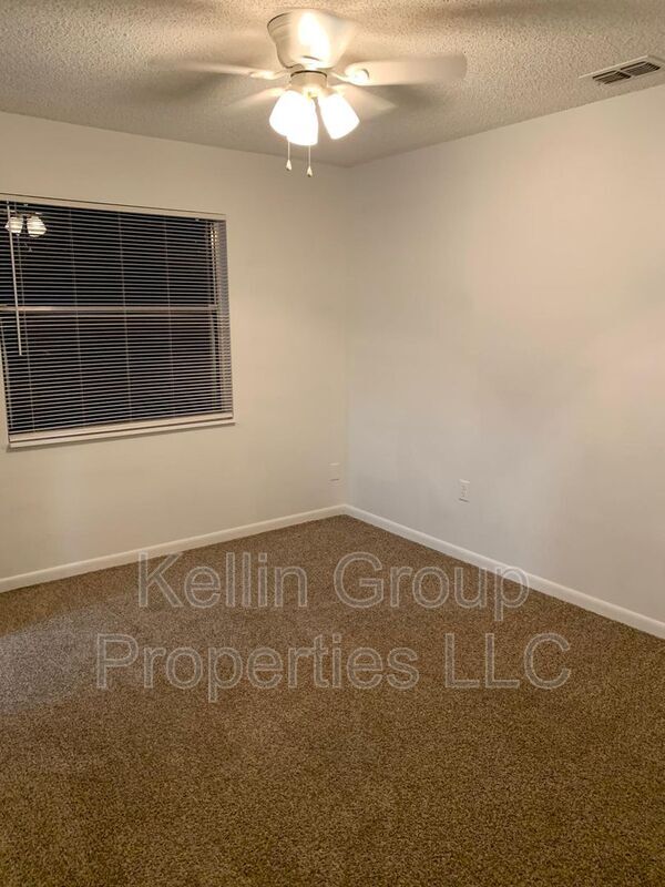 Building Photo - 858 Fox Lake Dr