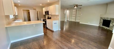 Building Photo - 1801 Apache Trail