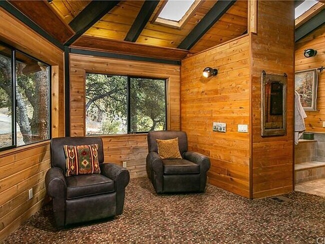Building Photo - 1708 Woodland Dr