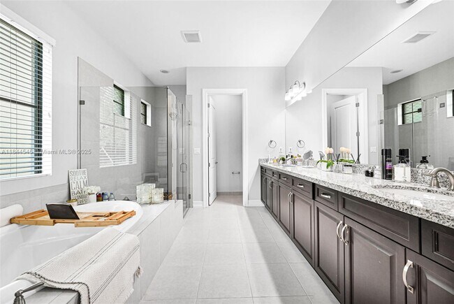 Building Photo - 8855 Watercrest Cir W