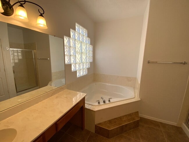 Building Photo - 3 Bedroom Single Story Home Available Near...