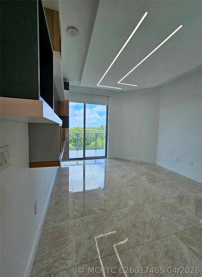 Building Photo - 17301 Biscayne Blvd