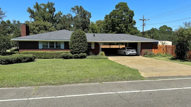 Building Photo - 500 Chickasaw Dr