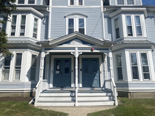 Building Photo - 40 Pond St